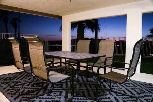 Family Home! Views - Pool - Pool Table - Boat Garage - Sleep 16 - Fire Pit