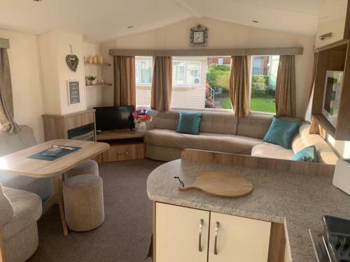 6 Berth, Pet Friendly Caravan On Lyons Kingsley, Abergele
