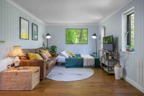Idyllic Guest Cabin In The Hampshire Woods