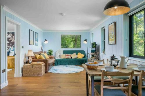 Idyllic Guest Cabin In The Hampshire Woods