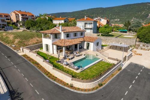 Villa Leucolea With Pool
