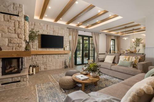 Villa Leucolea With Pool
