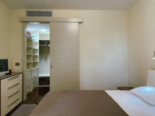 Oziris Apartment