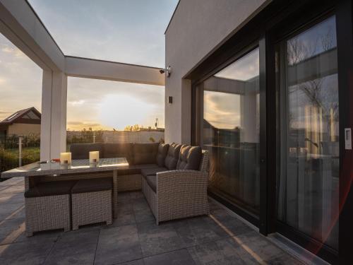 Comfortable Holiday Villa On The Lake, Spalona