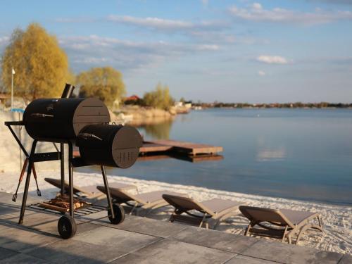 Comfortable Holiday Villa On The Lake, Spalona