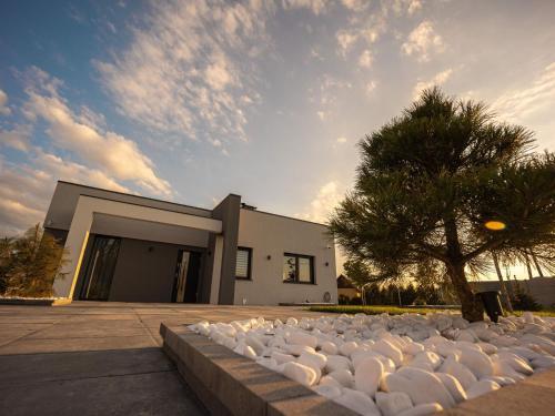 Comfortable Holiday Villa On The Lake, Spalona
