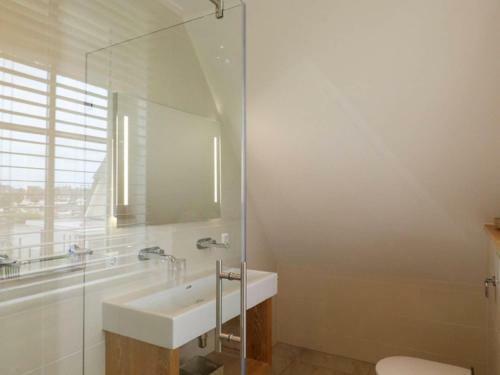 Beautiful Villa With Sauna On The Tjeukemeer