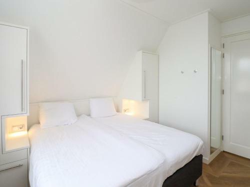 Beautiful Villa With Sauna On The Tjeukemeer