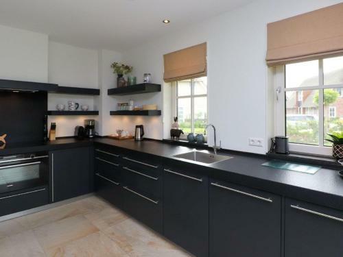 Beautiful Villa With Sauna On The Tjeukemeer