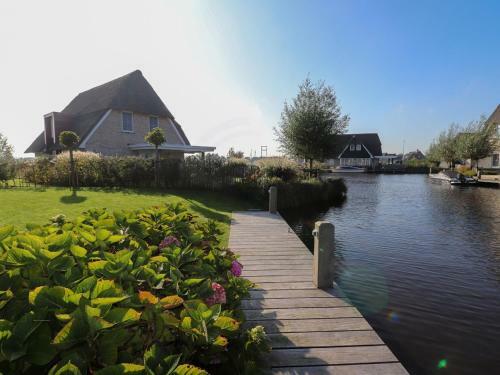 Beautiful Villa With Sauna On The Tjeukemeer