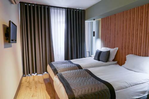 Leons Hotel
