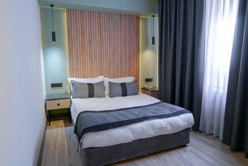 Leons Hotel
