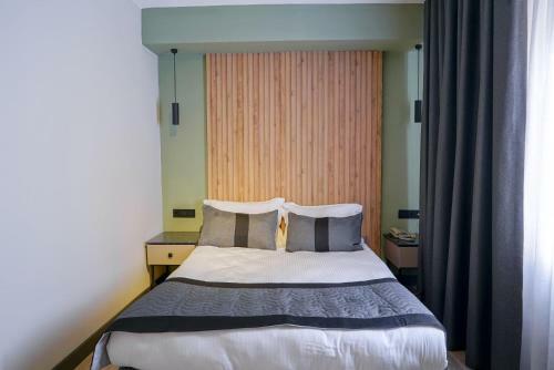 Leons Hotel