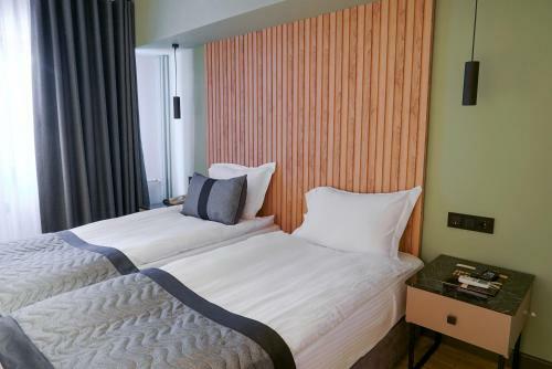 Leons Hotel