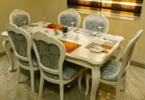 Alim Hotel And Suite