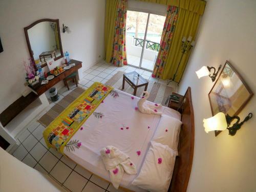 Trs Fantazia Neama Bay Hotel
