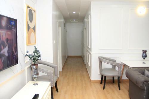 Harold's Exquisite Apartment