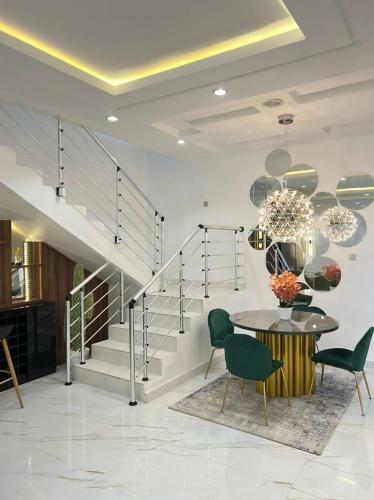 5 Bedroom Fully Detached Serviced Apartment