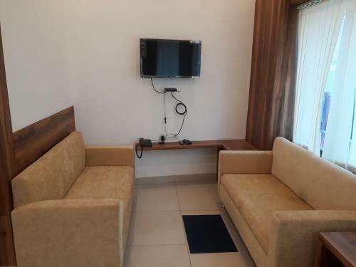 Hotel Centrepoint Inn