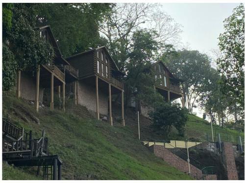 Cumbres Hotel & Caba�as