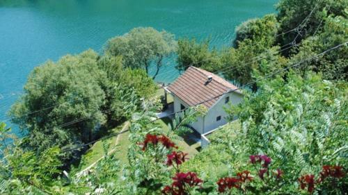 Villa On The Lake