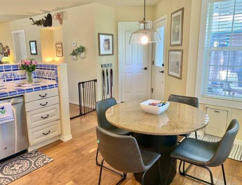 The Comforts' Inn: Mountain Escape