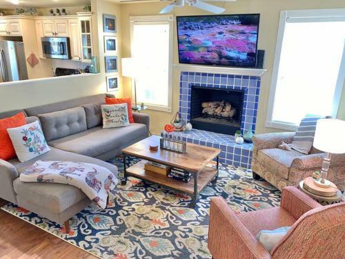 The Comforts' Inn: Mountain Escape