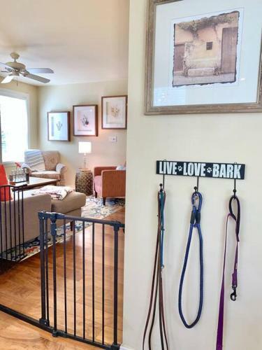 The Comforts' Inn: Mountain Escape