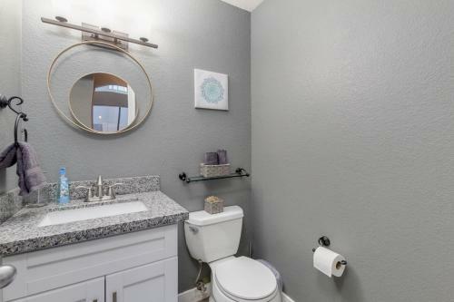 Phoenix Gem With Sparkling Heated Pool And Newly Remodeled! Home