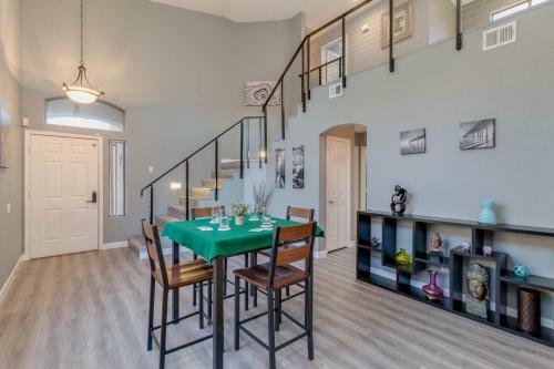 Phoenix Gem With Sparkling Heated Pool And Newly Remodeled! Home
