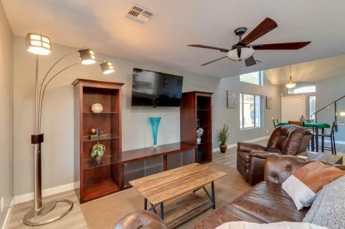 Phoenix Gem With Sparkling Heated Pool And Newly Remodeled! Home