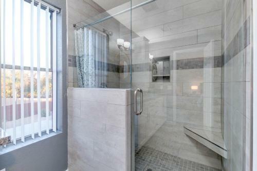 Phoenix Gem With Sparkling Heated Pool And Newly Remodeled! Home