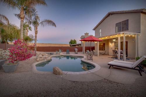 Phoenix Gem With Sparkling Heated Pool And Newly Remodeled! Home