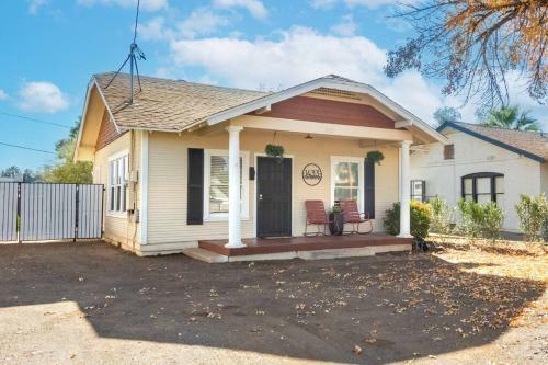 *new* Modern Meets Vintage In Phx Historic Home
