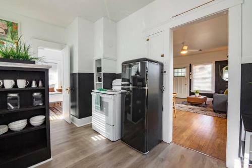 *new* Modern Meets Vintage In Phx Historic Home