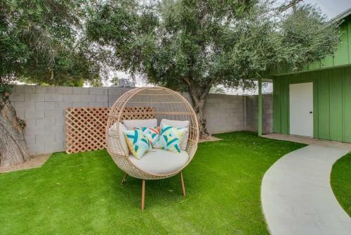 Remodeled 2 Bdrm W Yard In Old Town Scottsdale
