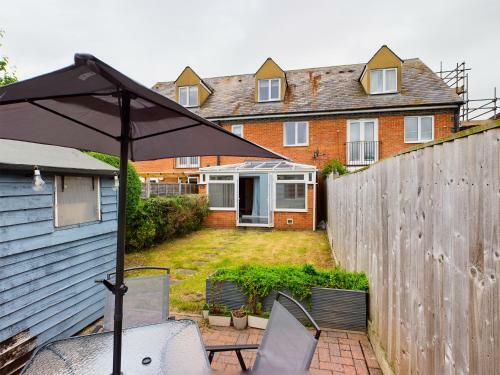 Large Four Bedroom Home With Parking Close To Town