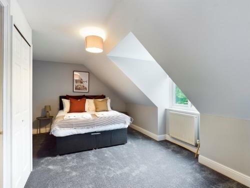 Large Four Bedroom Home With Parking Close To Town
