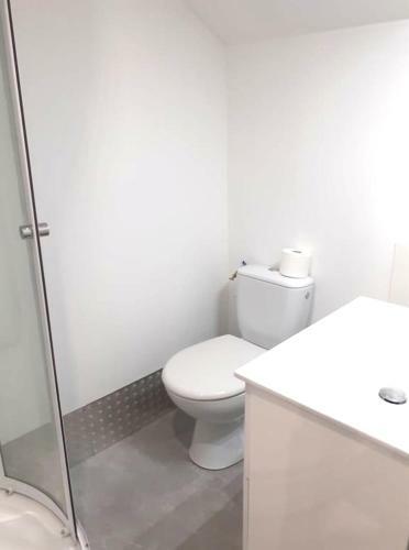 Apartamento 10 Joli Studio Neuf Avec Parking Priv� Gratuit