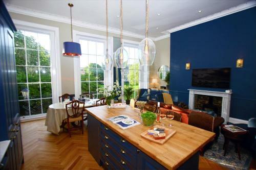 Apartamento New! A Rare Georgian Crescent Residence