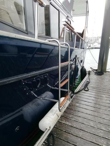 Bateau de 15 Metres Port Du Crouesty Morbihan