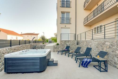 Cosmopolitan Apartment
