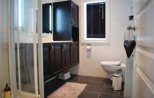 Three-bedroom Holiday Home In Hovet