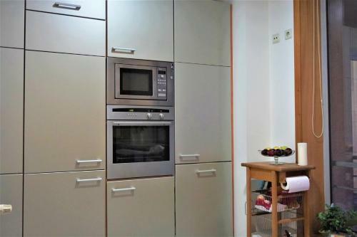 Lovely 3-bedroom Apartment With Indoor Fireplace
