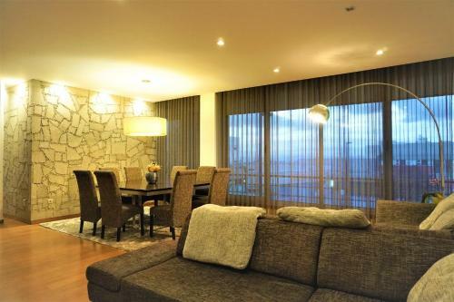 Lovely 3-bedroom Apartment With Indoor Fireplace