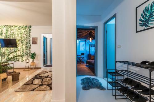 Jungle Apartment 15 Min Walk To Beach & Downtown