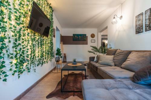 Jungle Apartment 15 Min Walk To Beach & Downtown