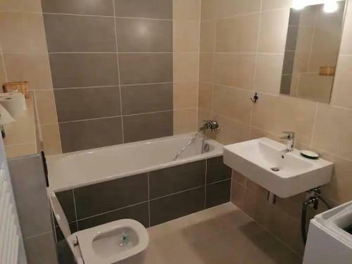 Room For Rent Close To Airport