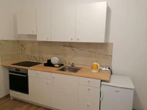 Room For Rent Close To Airport