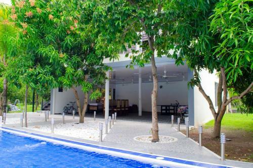 Villa Las Palmas Resort